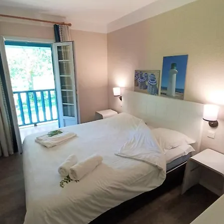 Bright 50 M For 6 With Balcony And Garden Ferienhaus *