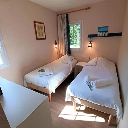 Bright 50 M For 6 With Balcony And Garden Ferienhaus